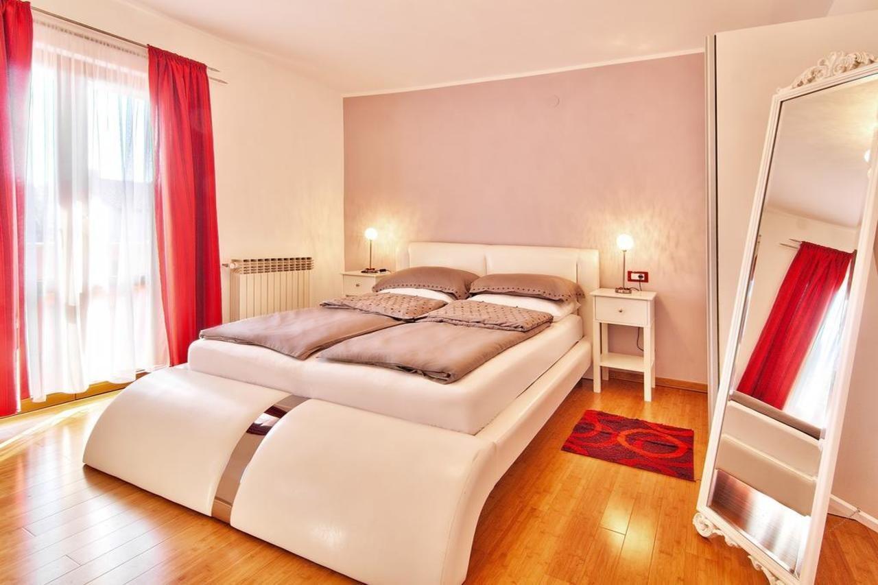 Apartments Cvek Ровин Екстериор снимка