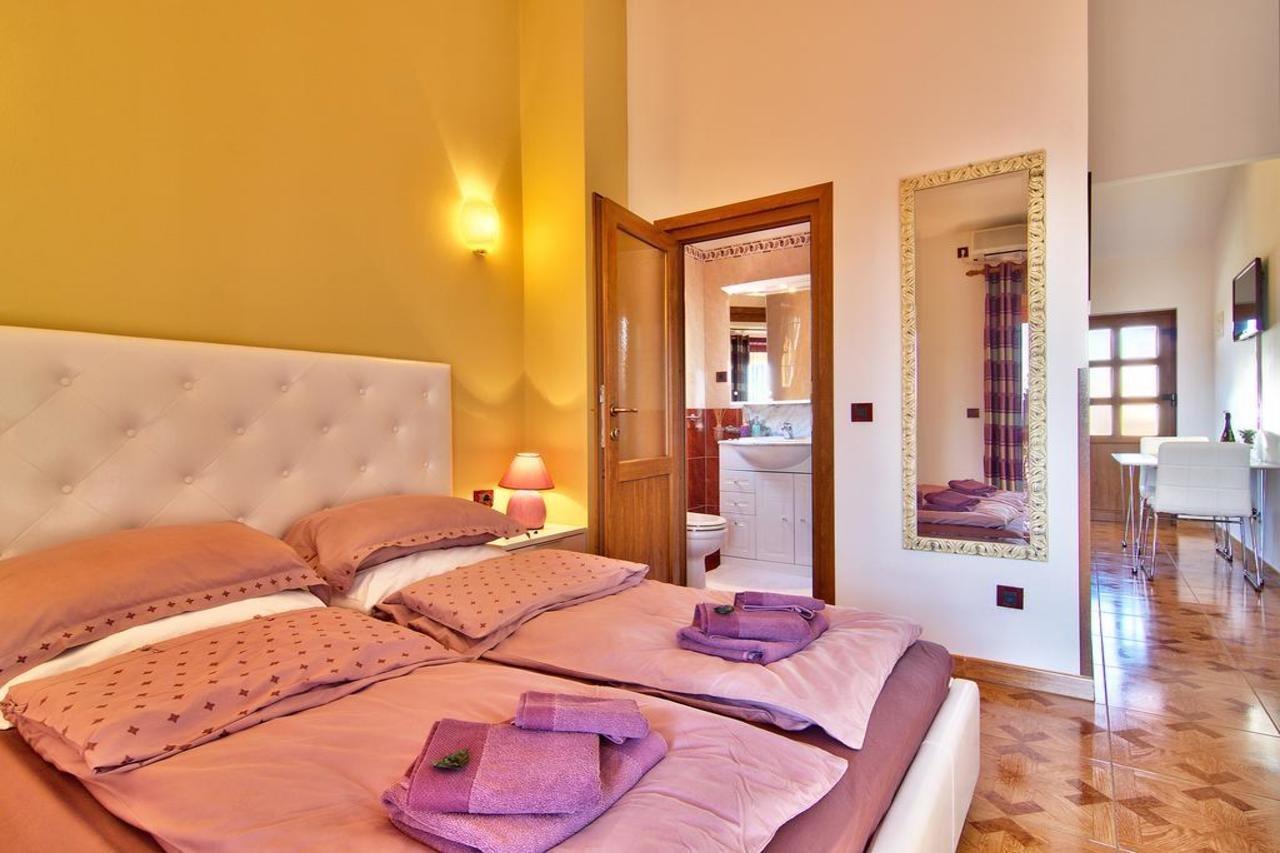 Apartments Cvek Ровин Екстериор снимка