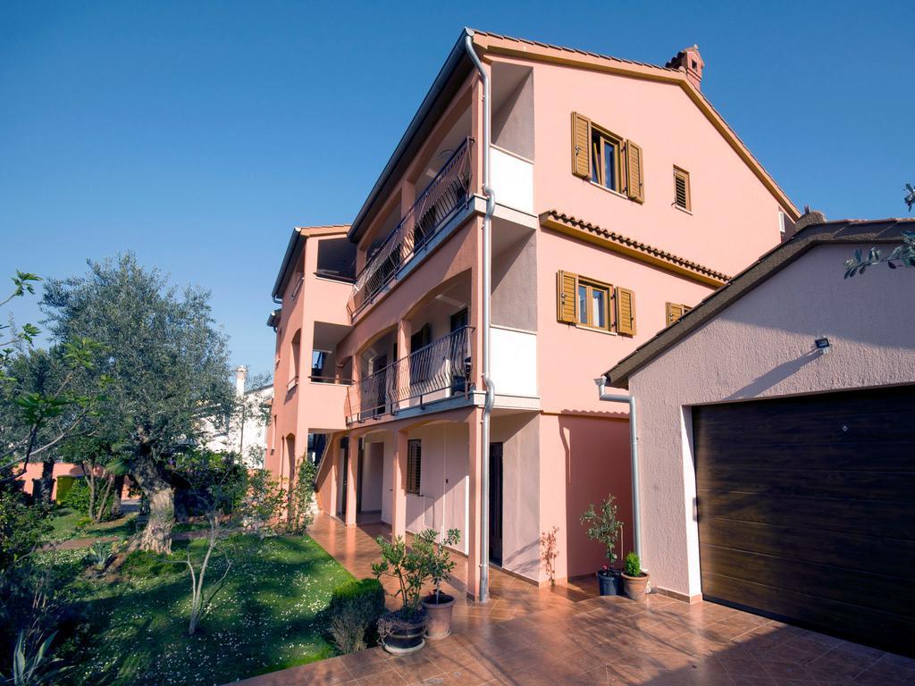 Apartments Cvek Ровин Екстериор снимка