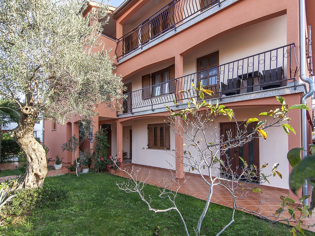 Apartments Cvek Ровин Екстериор снимка