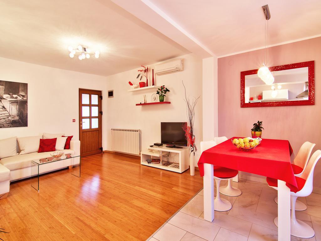 Apartments Cvek Ровин Екстериор снимка