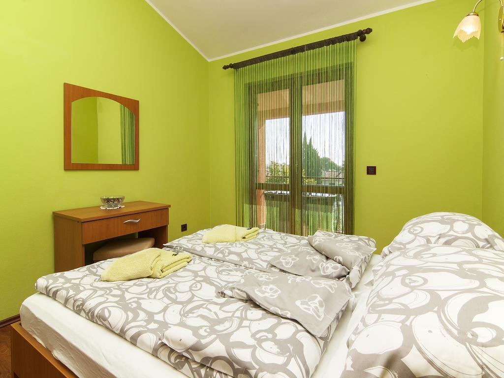 Apartments Cvek Ровин Екстериор снимка