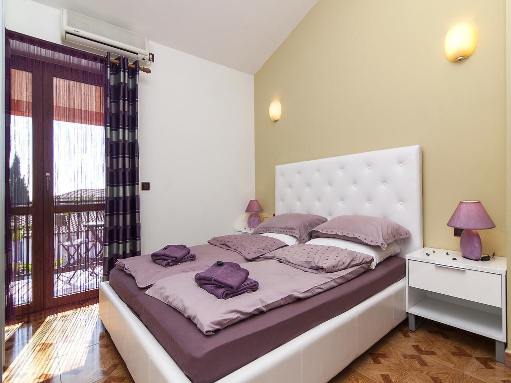 Apartments Cvek Ровин Екстериор снимка