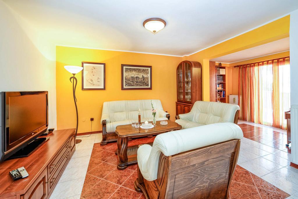 Apartments Cvek Ровин Екстериор снимка