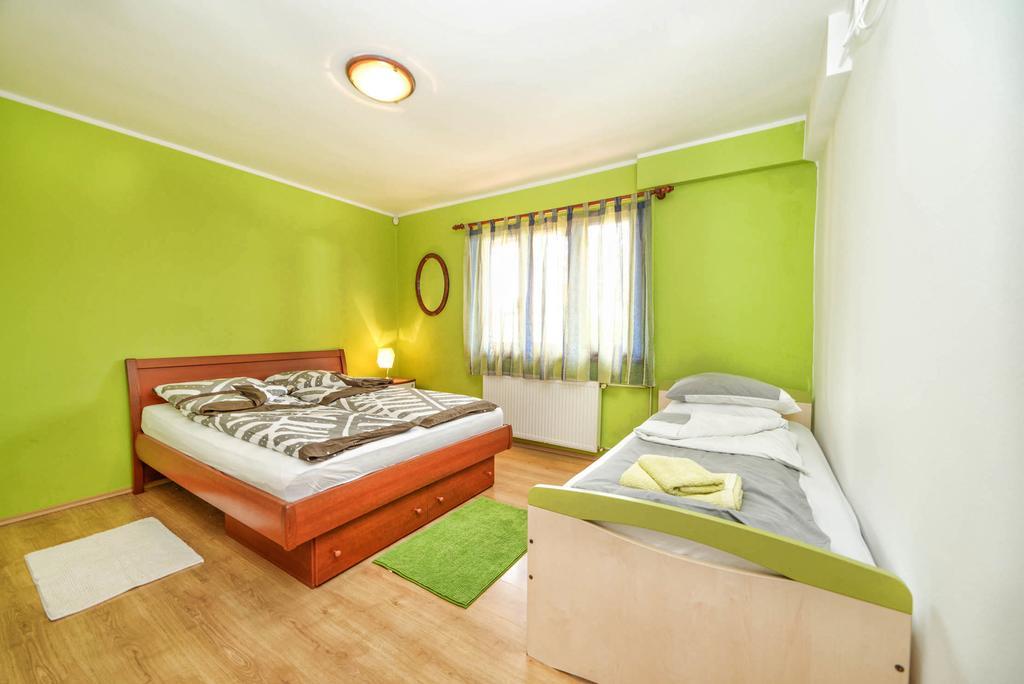 Apartments Cvek Ровин Екстериор снимка